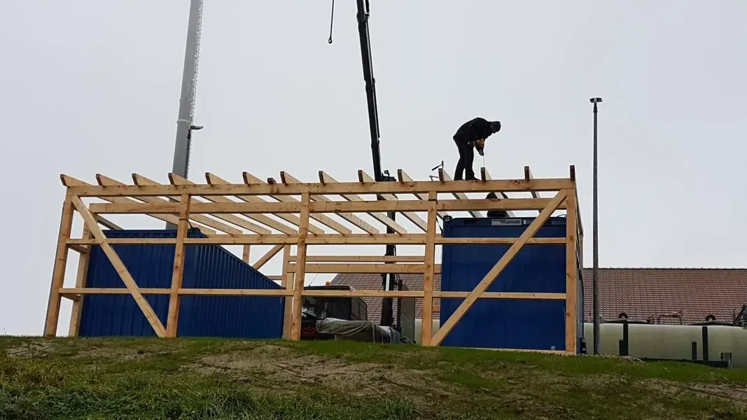 Zimmerei Andreas Karl GmbH - Arbeiter auf einer Holzkonstruktion