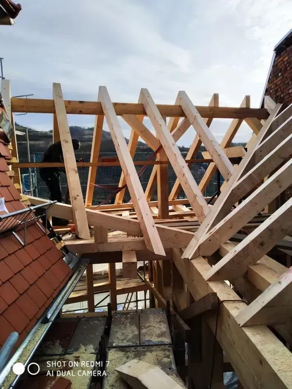 Zimmerei Andreas Karl GmbH - Dachstreben aus Holz