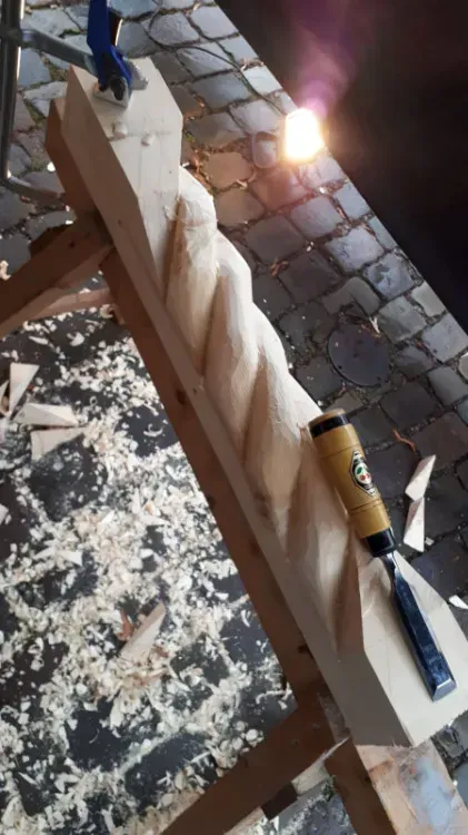 Zimmerei Andreas Karl GmbH - Geschnitztes Holz in Knotenform