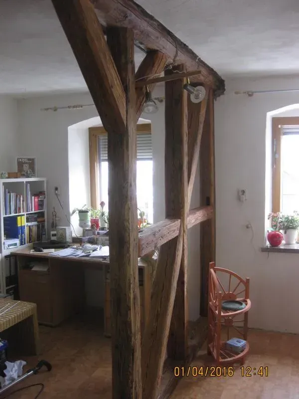 Zimmerei Andreas Karl GmbH - Holzbalken als Träger in einem Büro