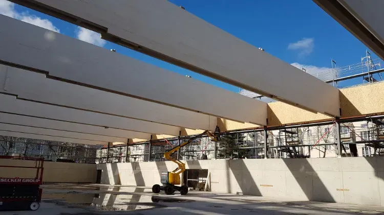 Zimmerei Andreas Karl GmbH - Querbalken einer Dachkonstruktion für ein Industriegebäude