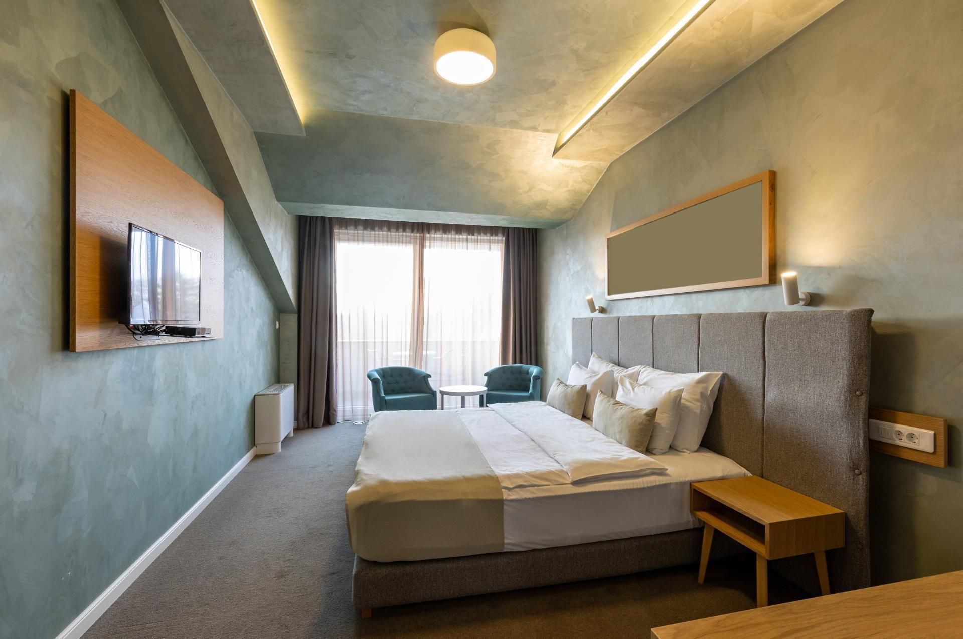 Zimmerei Andreas Karl GmbH - Hotelzimmer mit hochwertiger Ausstattung