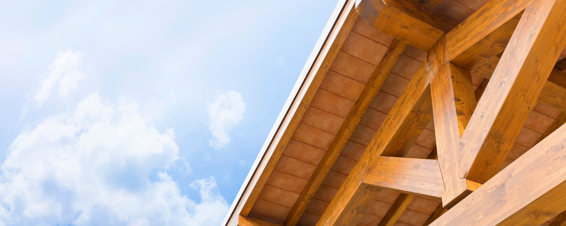 Zimmerei Andreas Karl GmbH - Holzwerkzeuge auf einem Tisch
