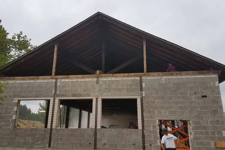 Zimmerei Andreas Karl GmbH - Kernsanierung eines alten Gebäudes, freigelegtes Dach