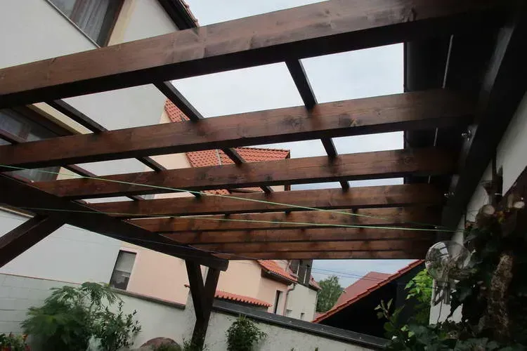 Zimmerei Andreas Karl GmbH - Holzgerüst eines Carports vor der Eindeckung