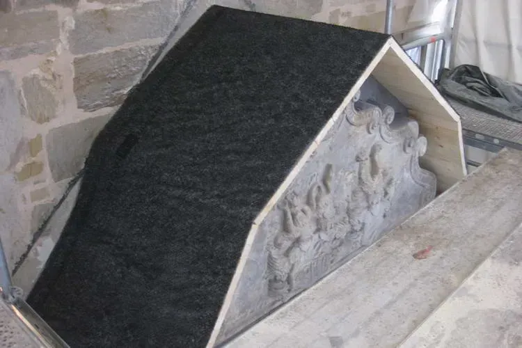 Zimmerei Andreas Karl GmbH - Passgenaues Dach um ein Ornament