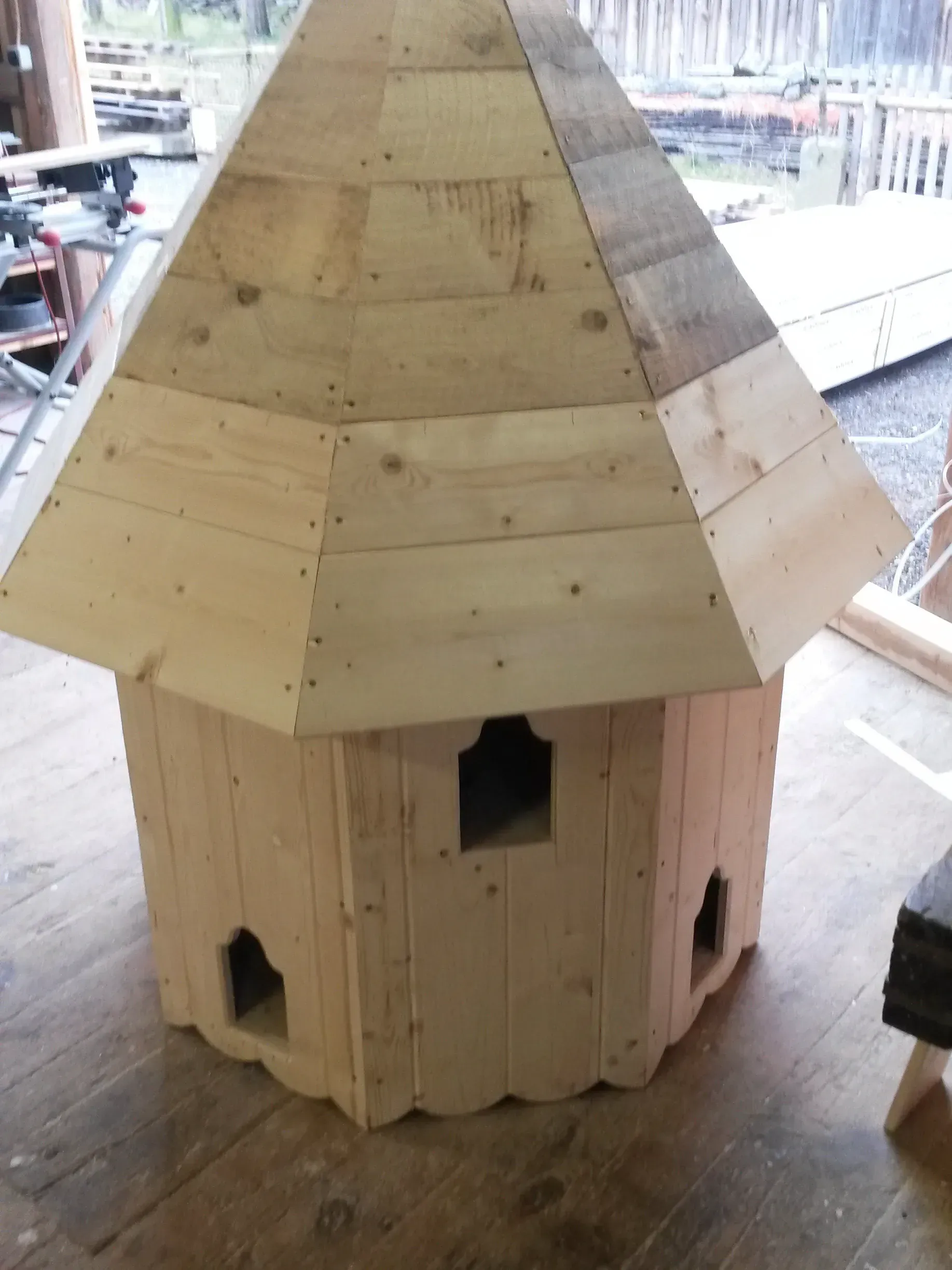 Zimmerei Andreas Karl GmbH - Vogelhaus aus Holz