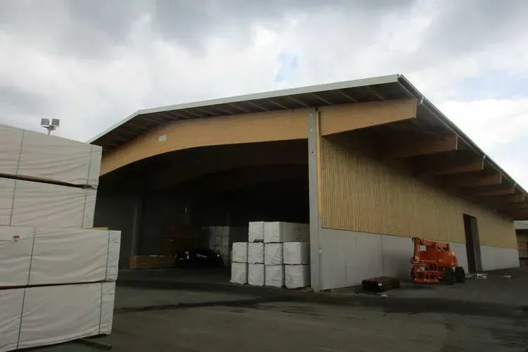 Zimmerei Andreas Karl GmbH - große Lagerhalle aus Holz im offenen Design