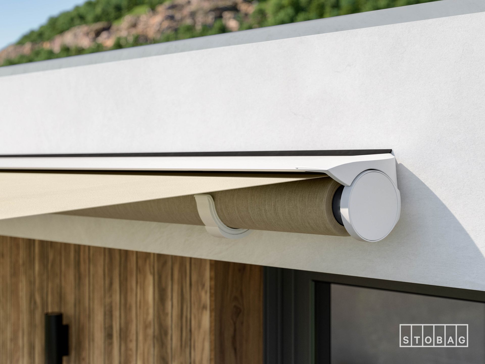 Una tenda da sole bianca è appesa al lato di un edificio.