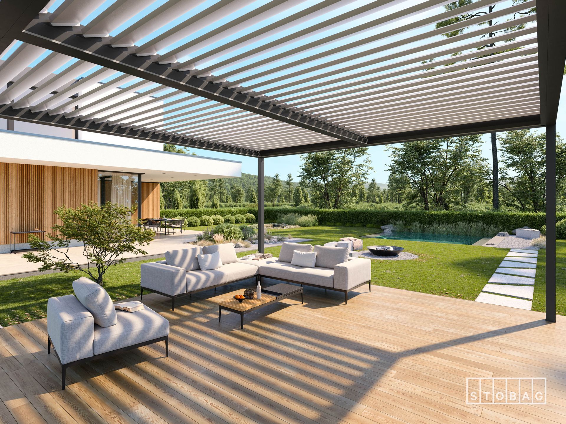 Un patio con un divano, sedie e un tavolo sotto un pergolato.