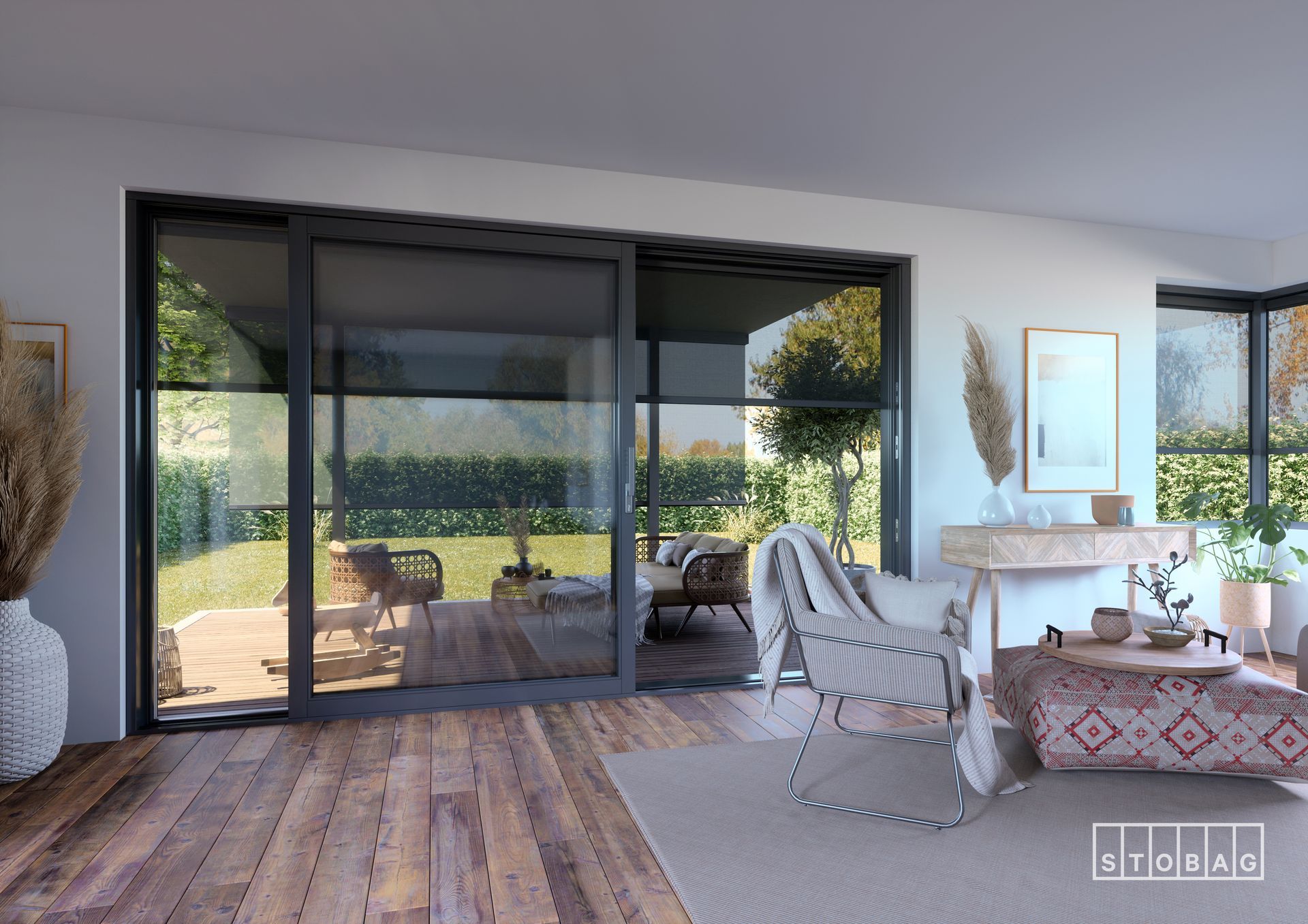 Un soggiorno con porte scorrevoli in vetro che conducono a un patio