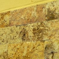 Losa de color marrón con líneas de lechada blancas.