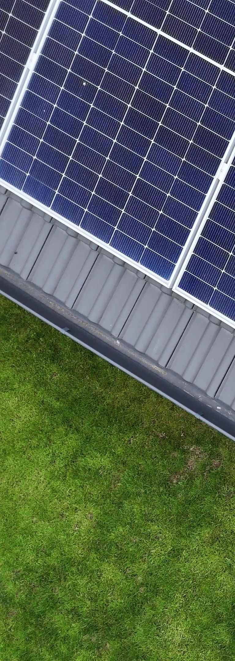 Des panneaux solaires.