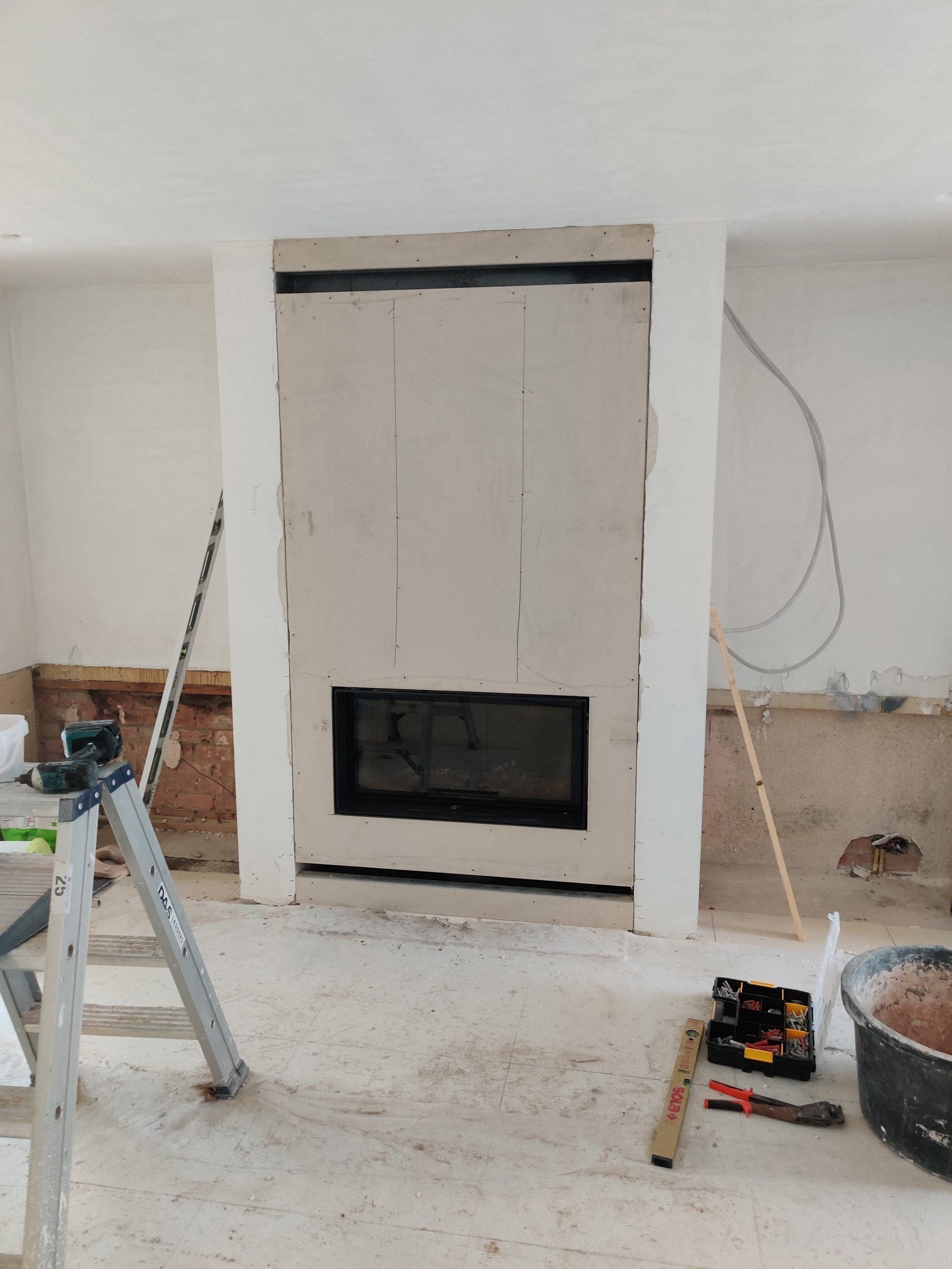 Bepleisteren rondom haard