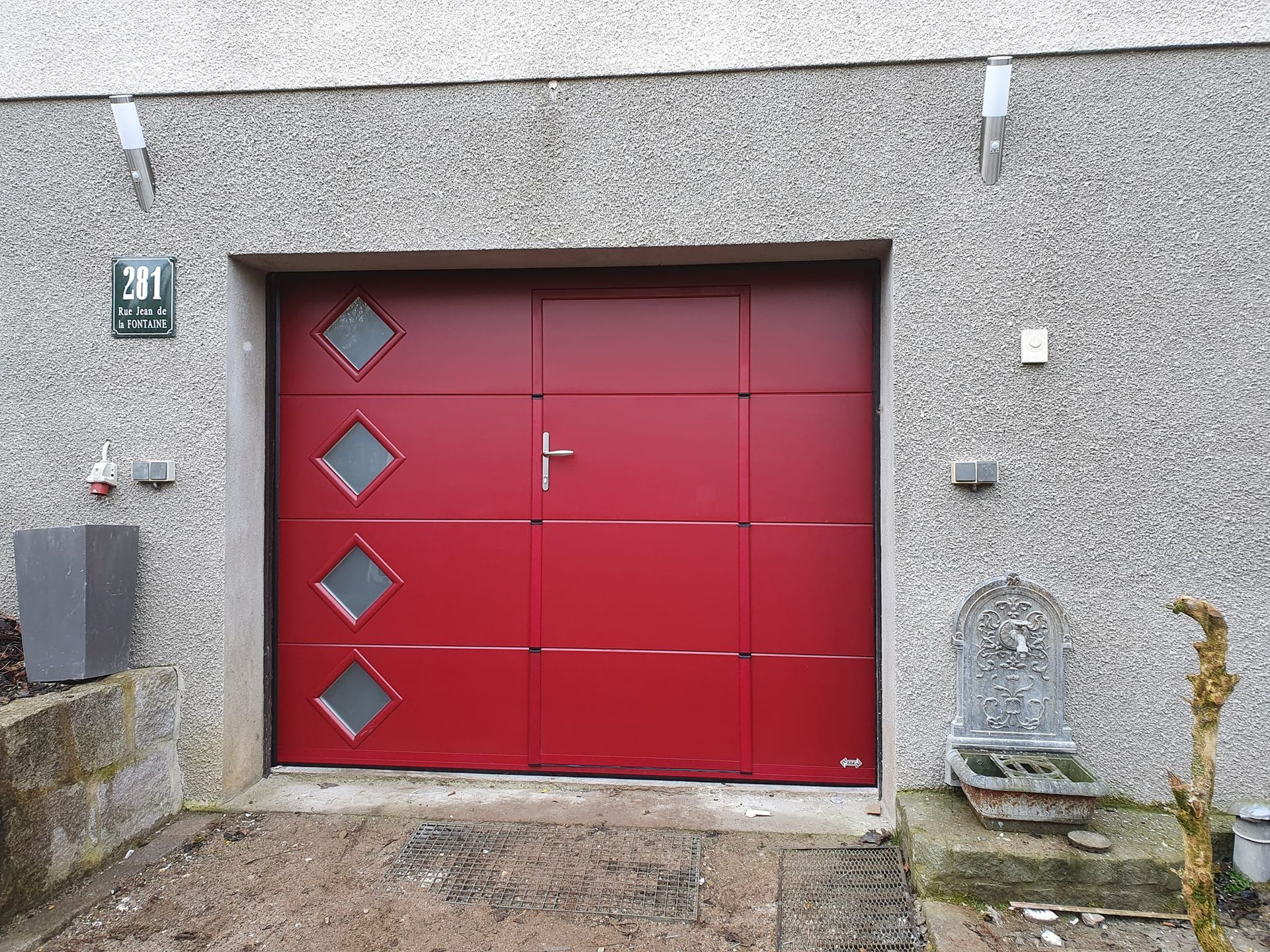 Porte de garage rouge