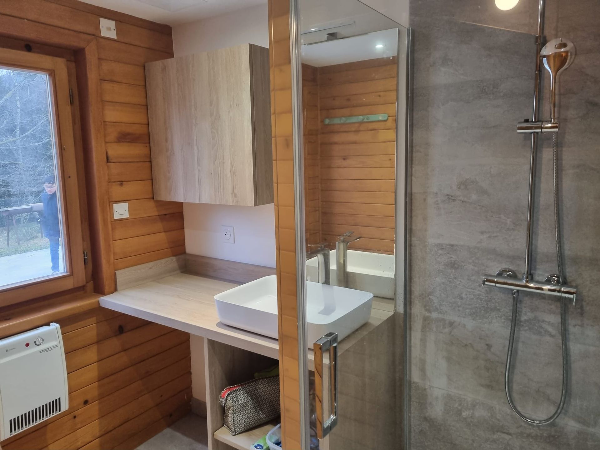 Meuble salle de bains avec placard en haut