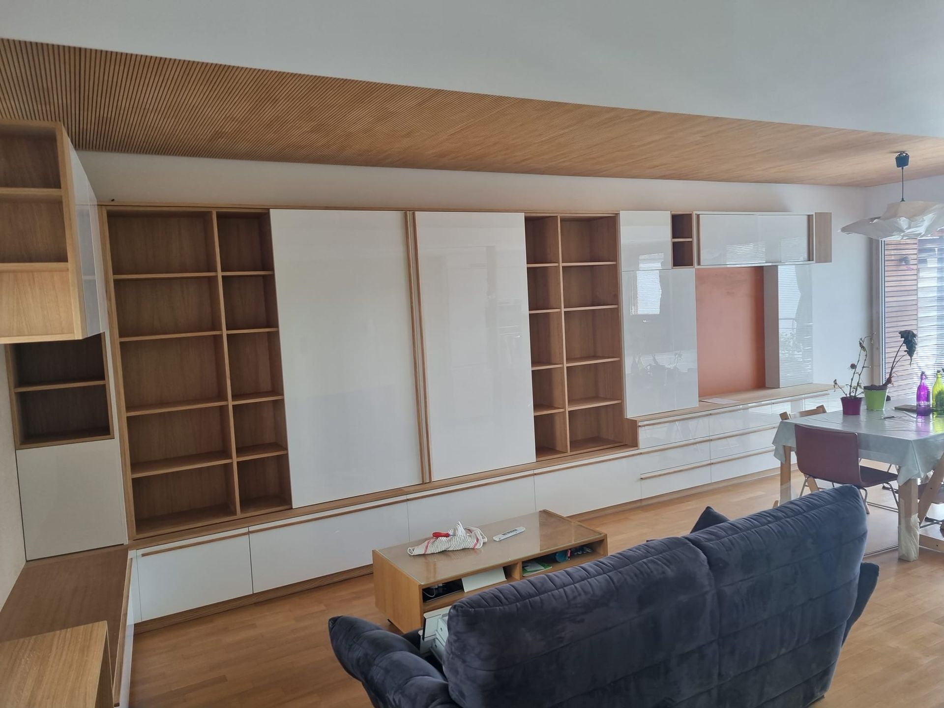 Meuble télé avec rangement bois et blanc