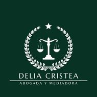 Logotipo dorado: Balanza de la justicia dentro de una corona de laurel, estrella arriba; "DELIA CRISTEA" con "ABOGADA Y MEDIADORA" debajo.