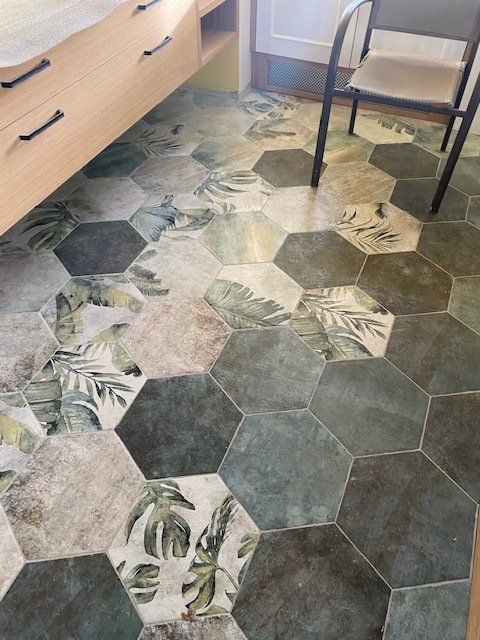 Carrelage moderne à motifs