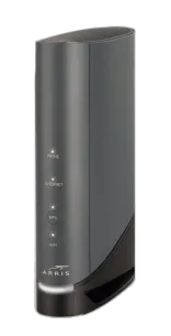 Ein Fritzbox-Router steht auf einer weißen Fläche