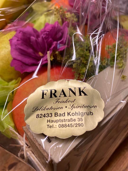 Individuell zusammengestellter Geschenkkorb mit frischem Obst und Gemüse