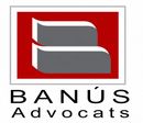Logotipo de BAN&Uacute;S Advocats: cuadrado rojo con emblema gris y blanco sobre texto negro.
