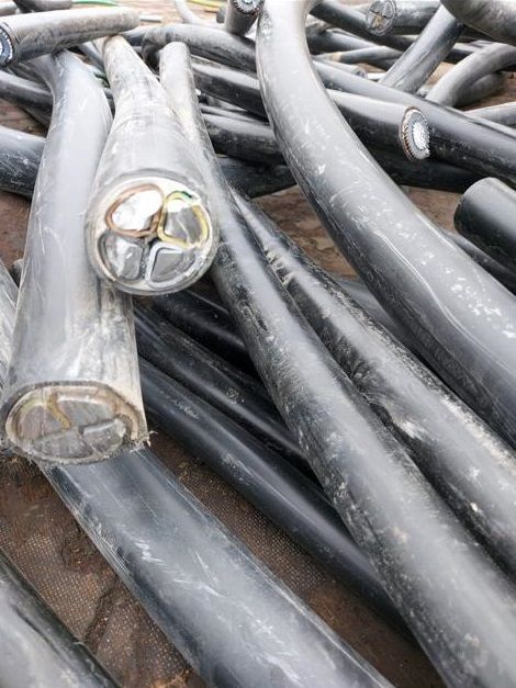 entsorgte Kabel bei Dennis Reinhardt DeRo Schrott & Metall Abholung