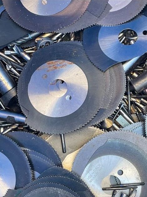 entsorgte Metallplatten bei Dennis Reinhardt DeRo Schrott & Metall Abholung