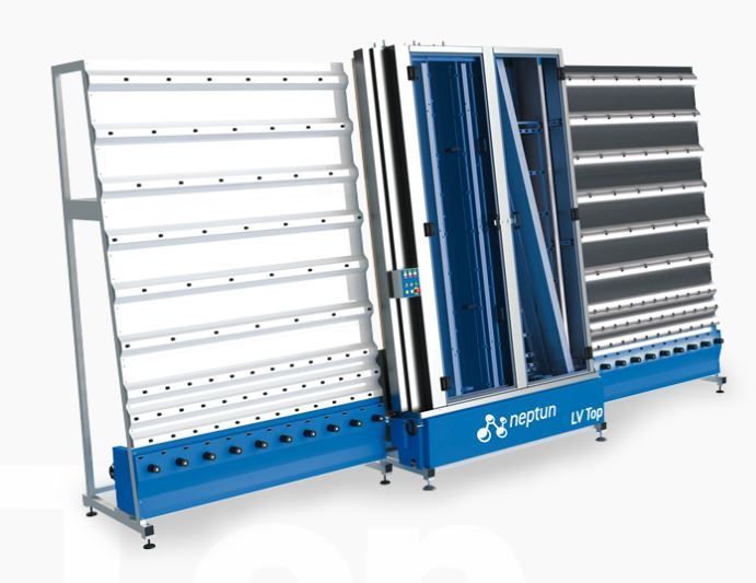 Prateleira de armazenamento em vidro azul e prata com vários compartimentos.