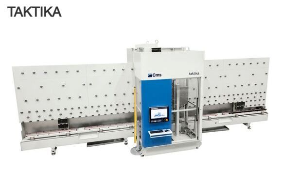 Máquina de corte de vidro TAKTIKA branca e azul com várias prateleiras, painel de controle e teclado.