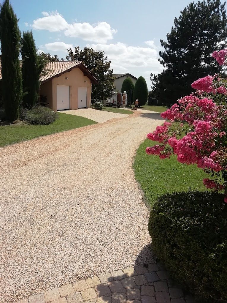 Mise en place d'une allée avec graviers