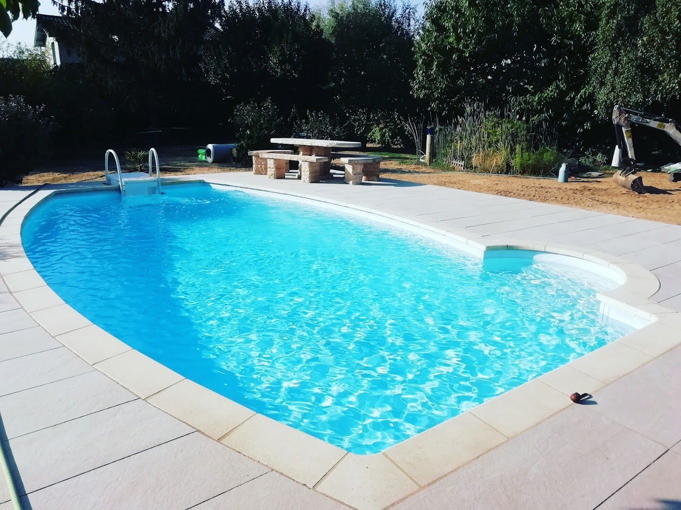 Piscine avec marches