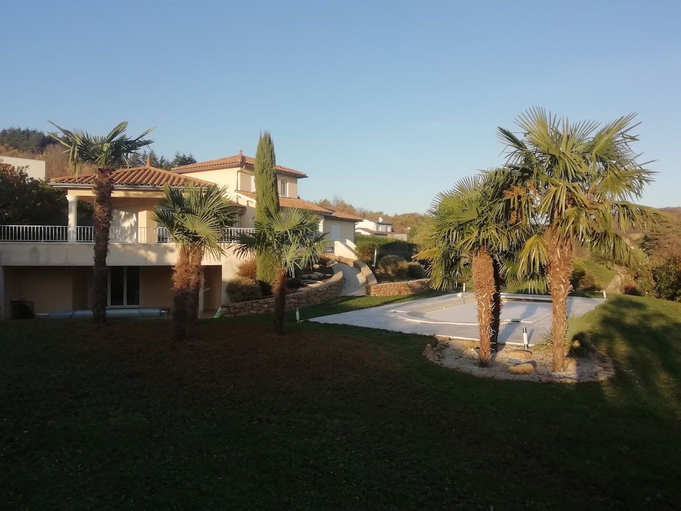 Entretien extérieur d'une grande maison