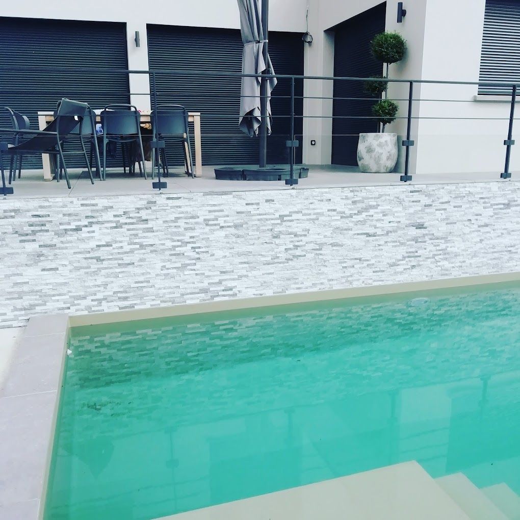Piscine vue de côté