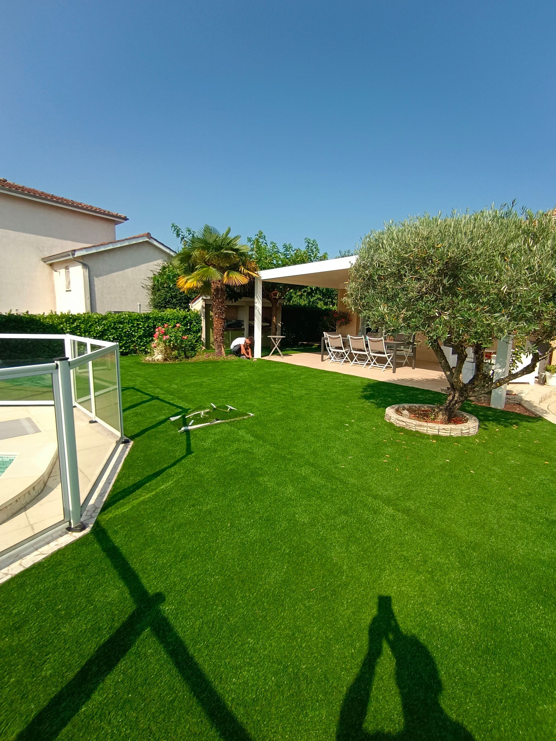 Maison avec pelouse, avant