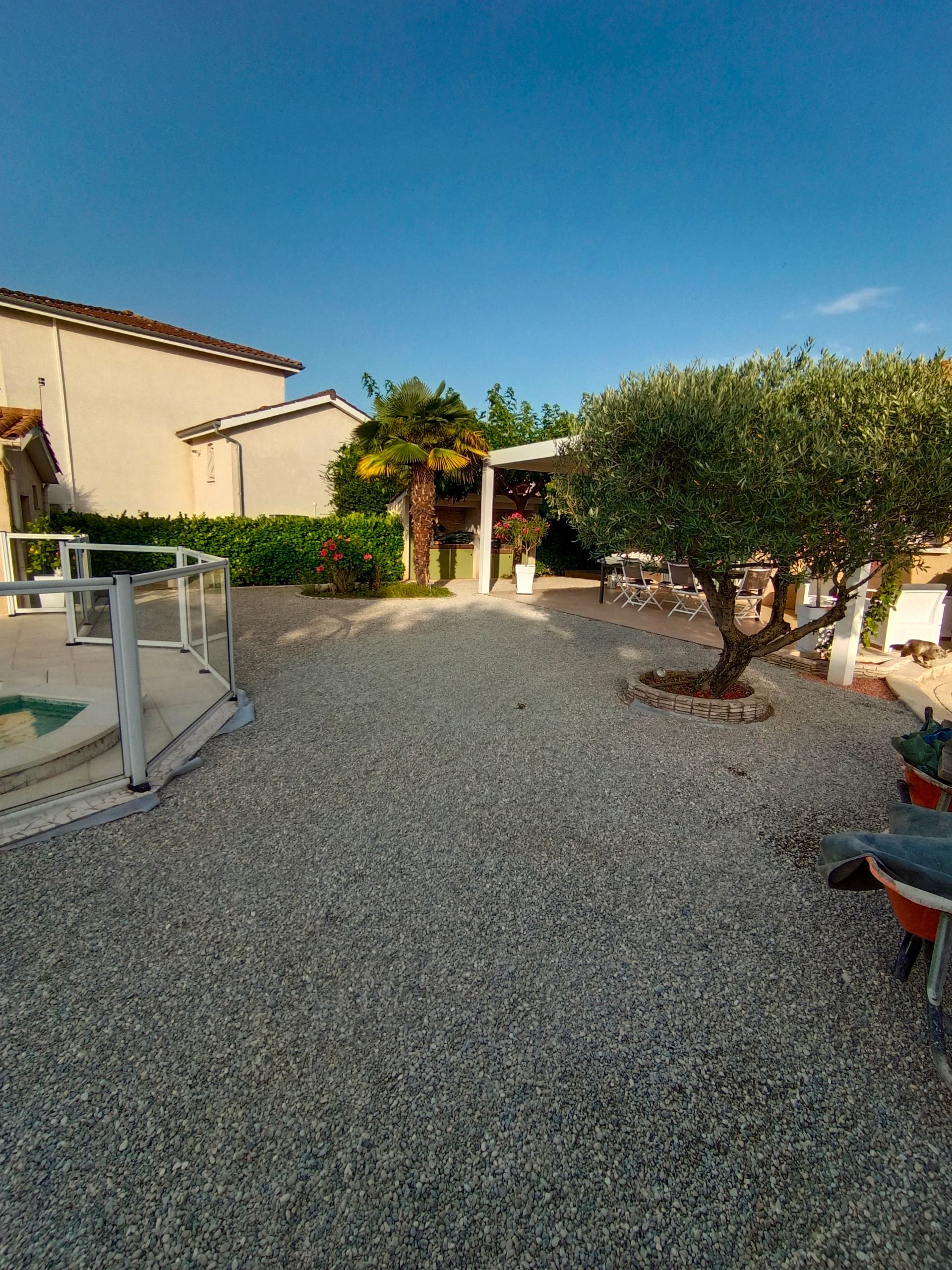 Maison avec gravier, après