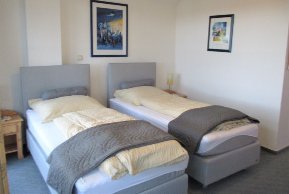 Zimmer mit zwei Einzelbetten