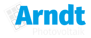 Logo für Arndt Photovoltaik. Eine blaue Wortmarke mit Solarpanel-Symbol auf der linken Seite.