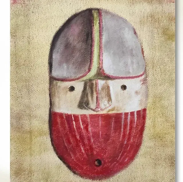Una pintura de una máscara roja y blanca con un agujero en el medio.