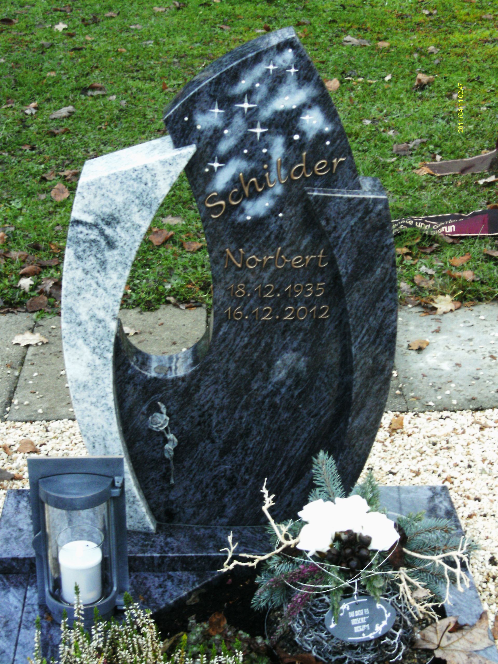 Ein Grabstein mit dem Namen Schilder darauf