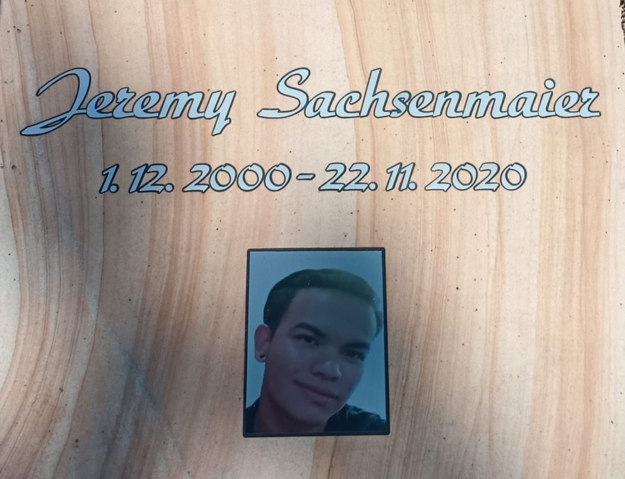 Urnen-Wiesengrab mit Foto