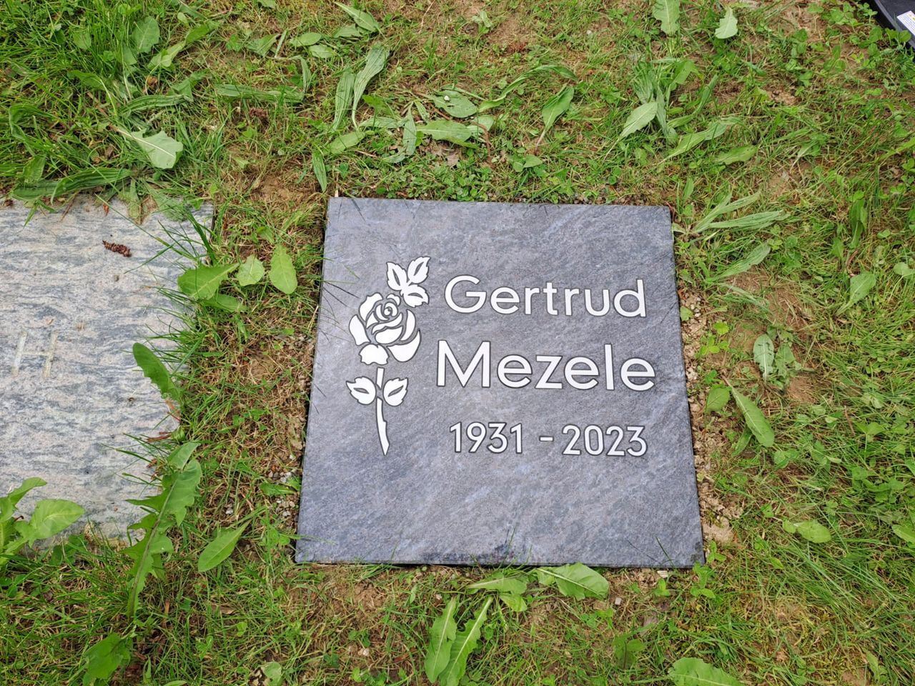 Urnen-Wiesengrab Schlicht