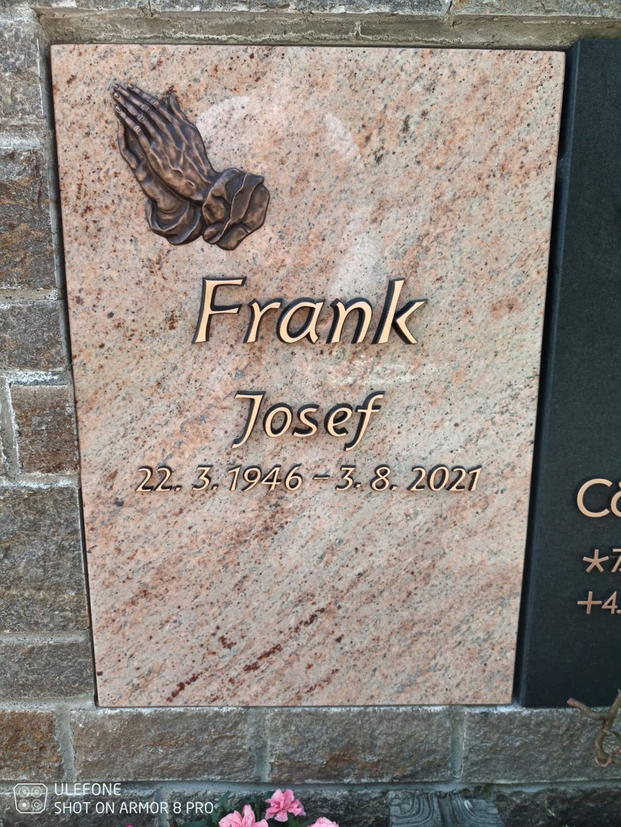 Urnenwand-Grabstein mit Foto