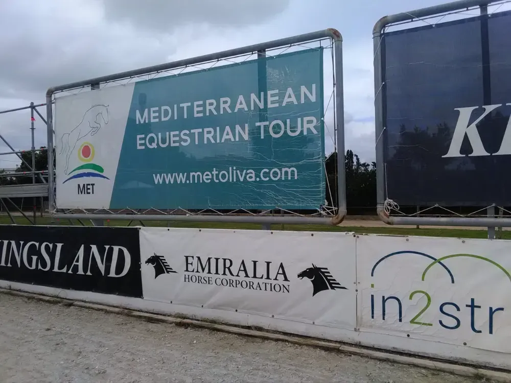 Firma para el Mediterranean Equestrian Tour, patrocinadores incluidos Kingsland, Emiralia e in2str.