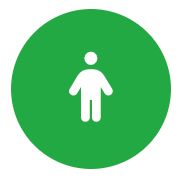 Un hombre blanco está parado en un círculo verde.