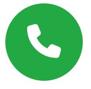 Un icono de teléfono blanco en un círculo verde sobre un fondo blanco.