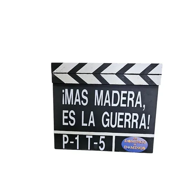 Una claqueta que dice que más madera es guerra