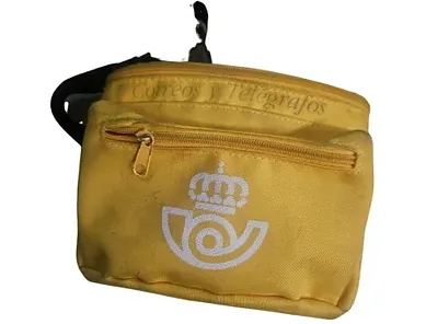 Una bolsa amarilla con una corona encima.