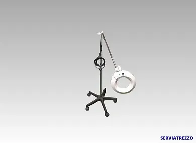 Una lupa cuelga de una cadena sobre un soporte.