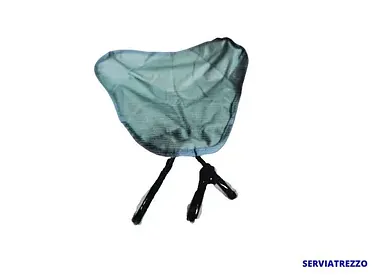 Una silla con una funda y la palabra serviatrezzo en la parte inferior.